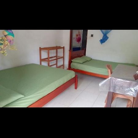 Dinesh Guest House Kataragama Esterno foto