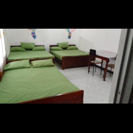 Dinesh Guest House Kataragama Esterno foto