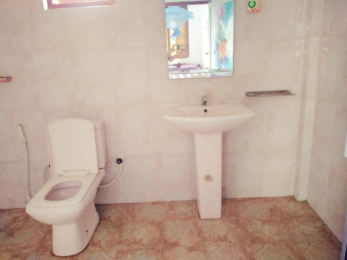Dinesh Guest House Kataragama Esterno foto