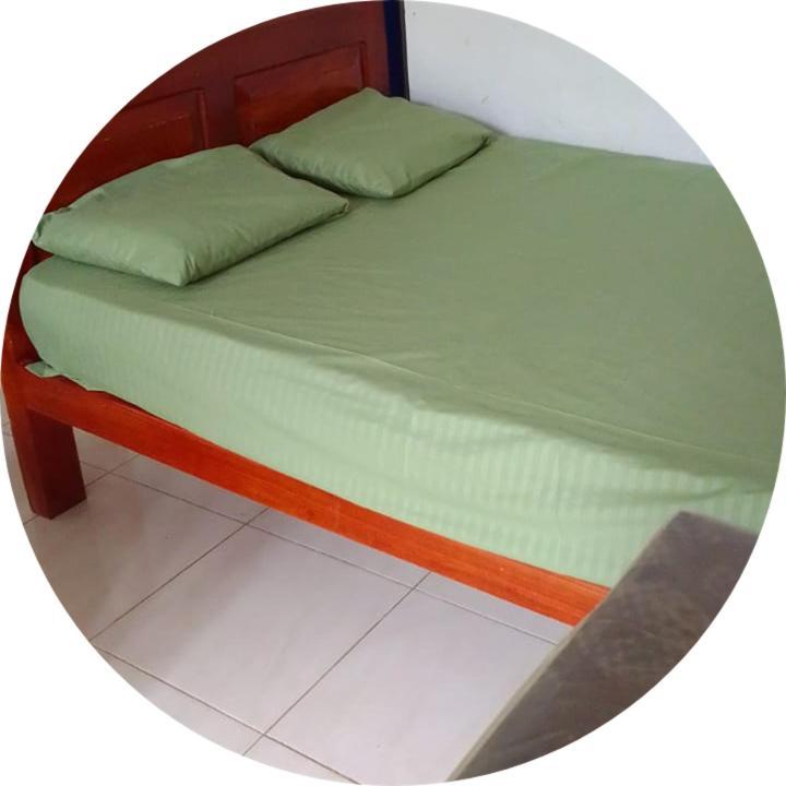 Dinesh Guest House Kataragama Esterno foto