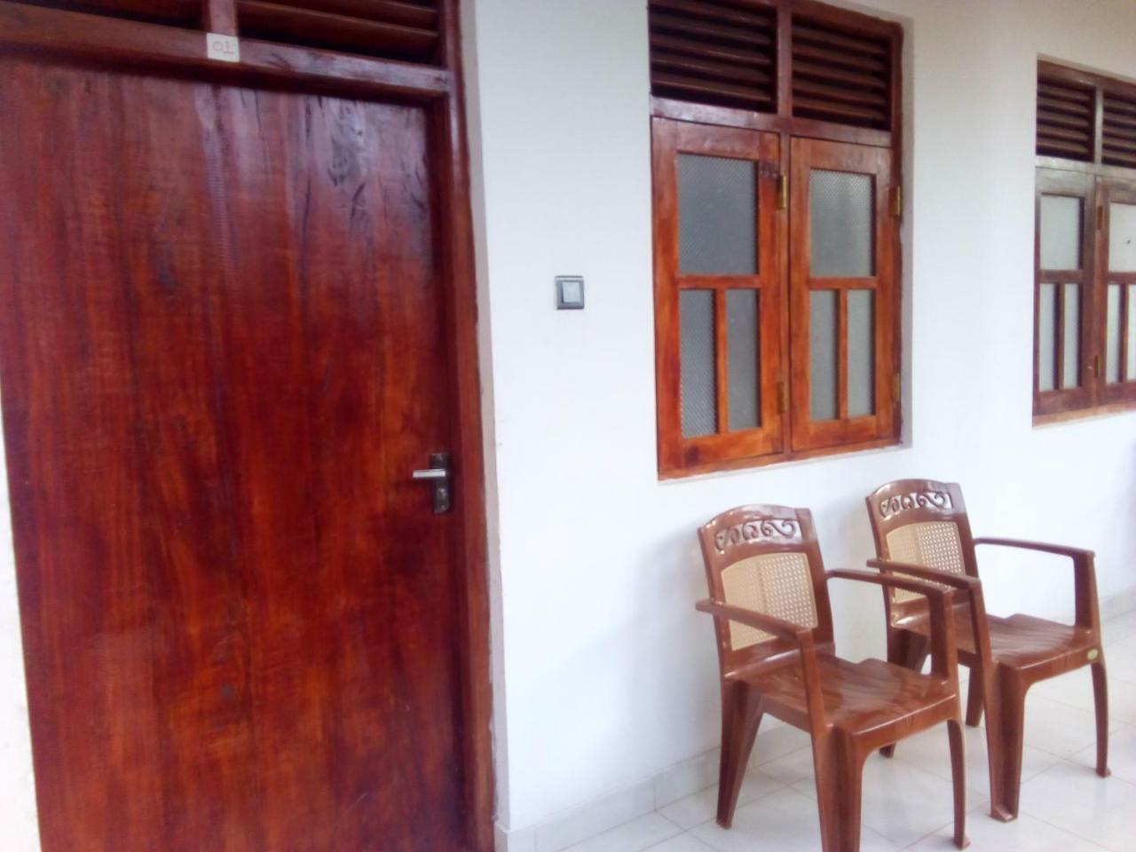 Dinesh Guest House Kataragama Esterno foto